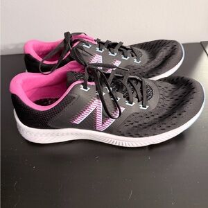 New Balance Women's Black and Pink Athletic Shoes